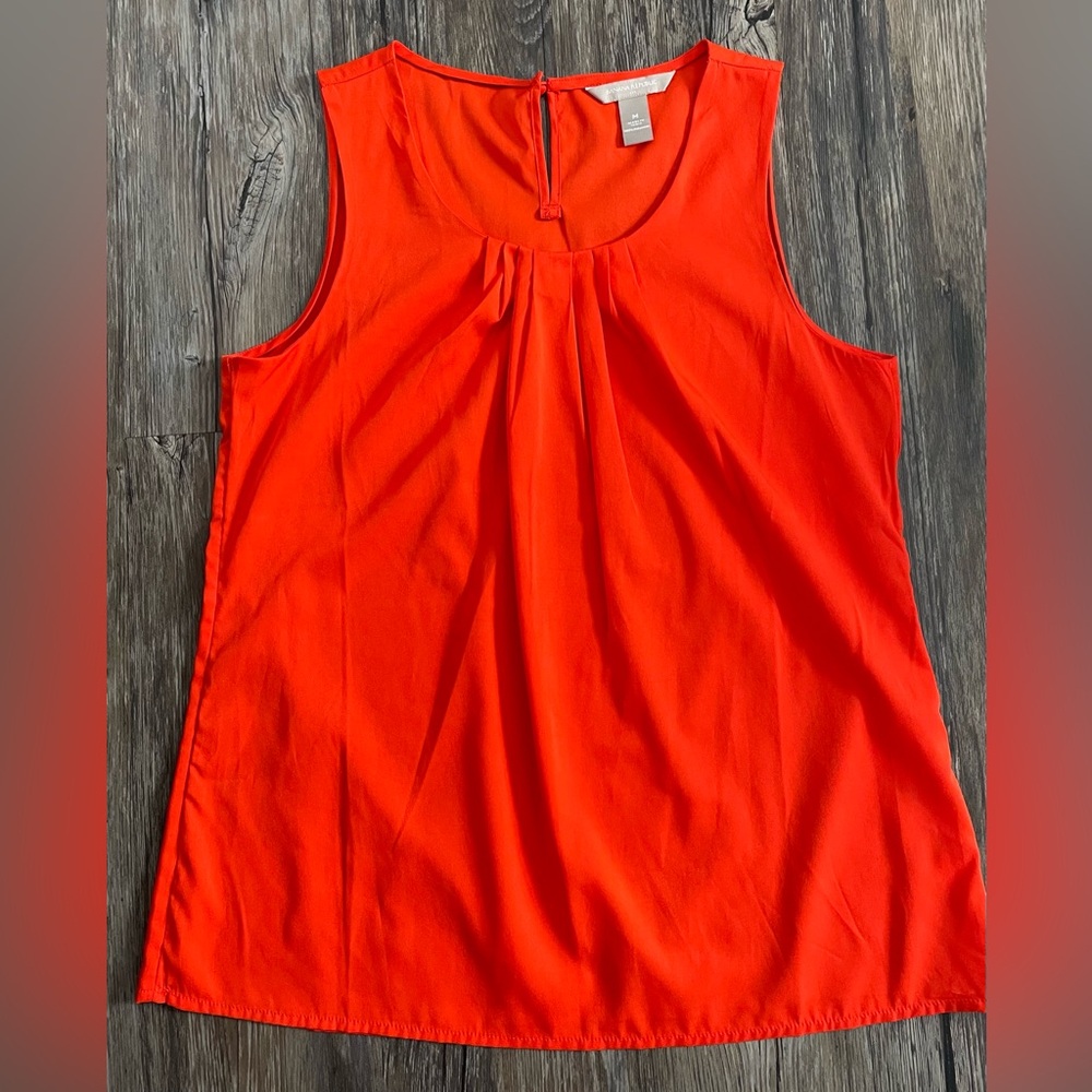 Banana Republic Sleeveless Blouse Pleated Front Keyhole Back Red Orange Size M